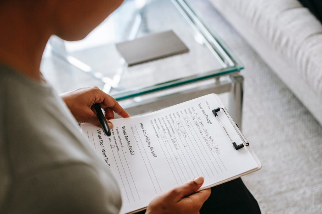 perbedaan antara jurnal dan makalah