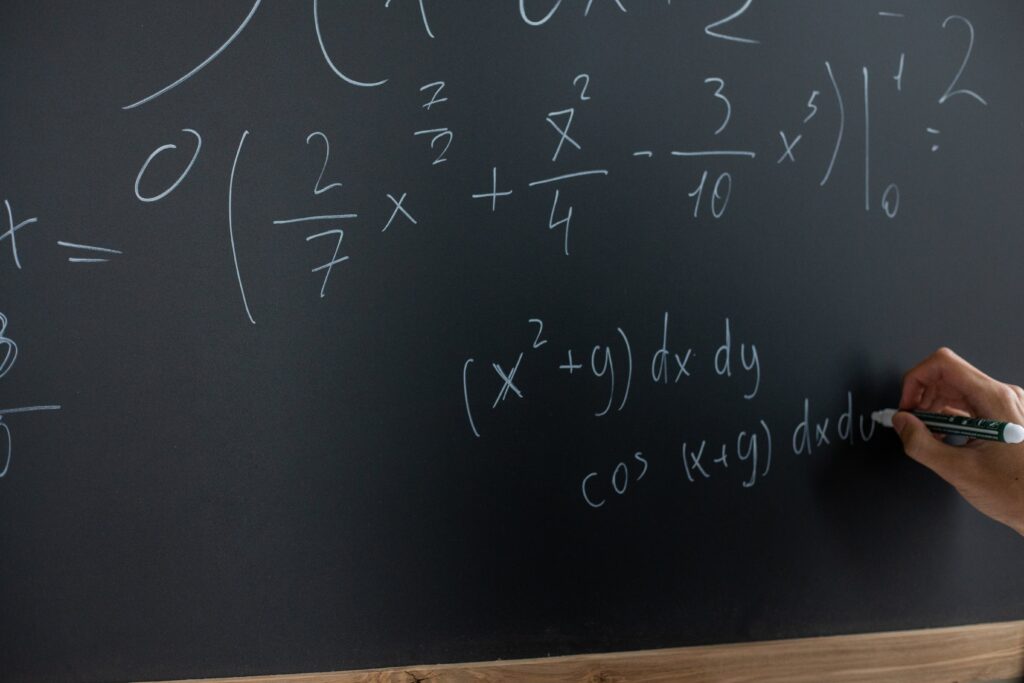 Daftar Contoh Judul Jurnal Ilmiah Tentang Analisis Matematika Murni Terapan 2023